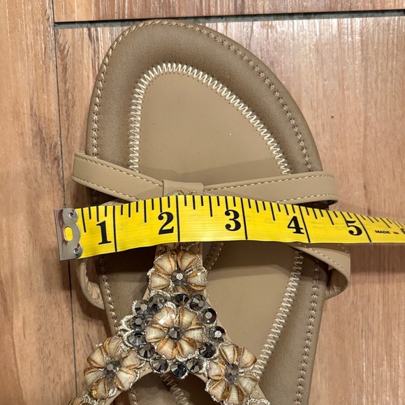 Shibever Bohemian Tan Floral Embellished Sandals Size 12 - Picture 6 of 6